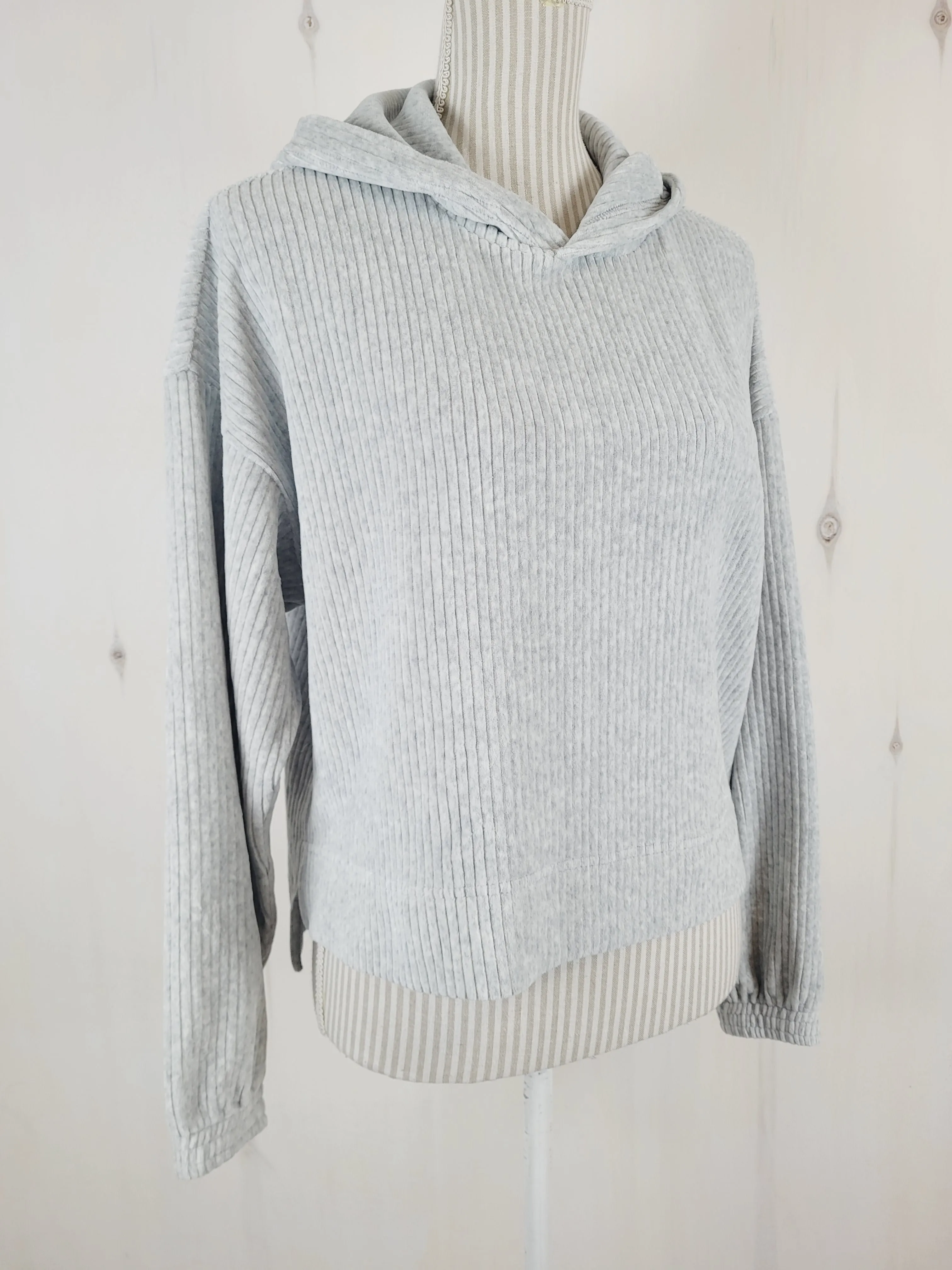 AERIE LIGHT GREY RIBBED CROP SWEATER LADIES XS PRE-LOVED