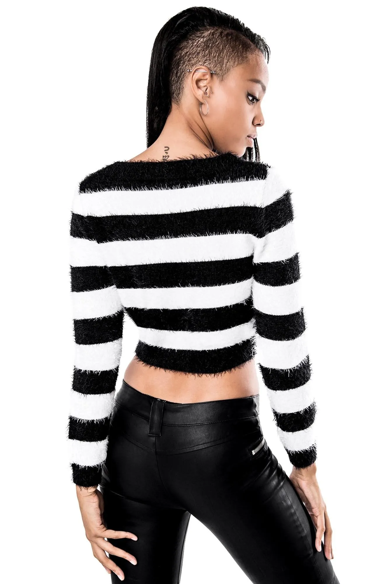 Beetle Crop Fuzzy Sweater [B]