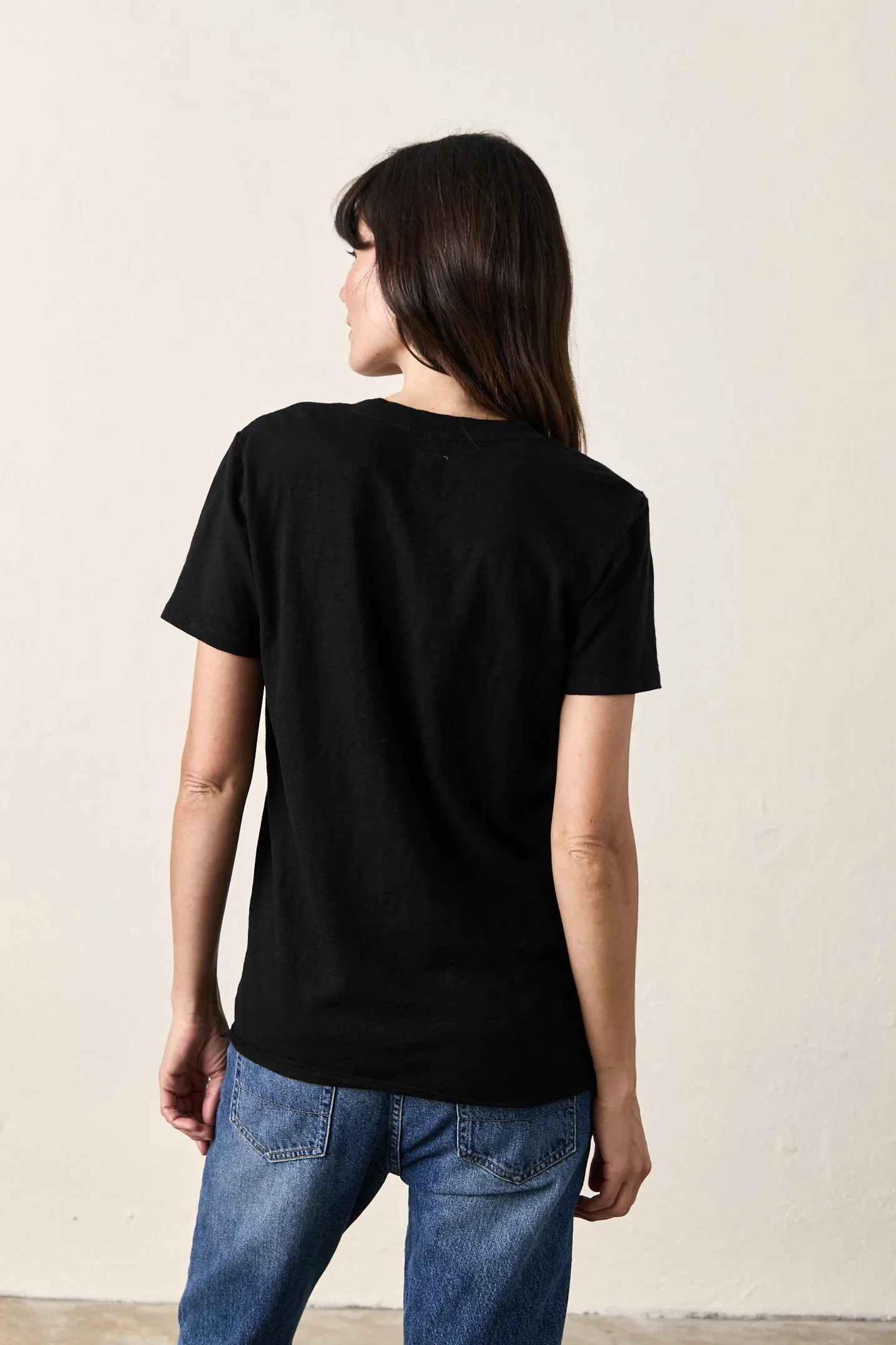 CORA V-NECK TEE / BLACK