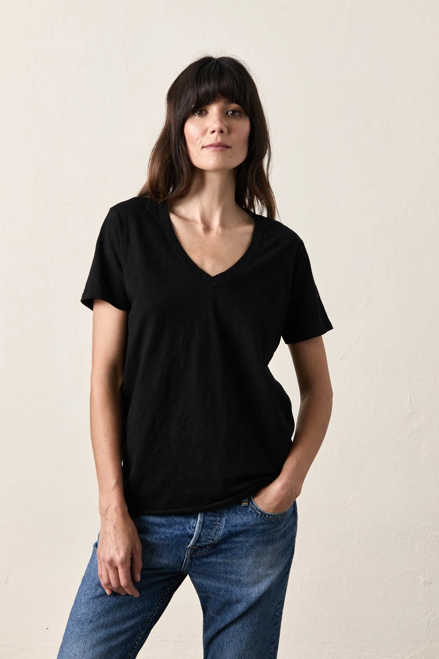 CORA V-NECK TEE / BLACK