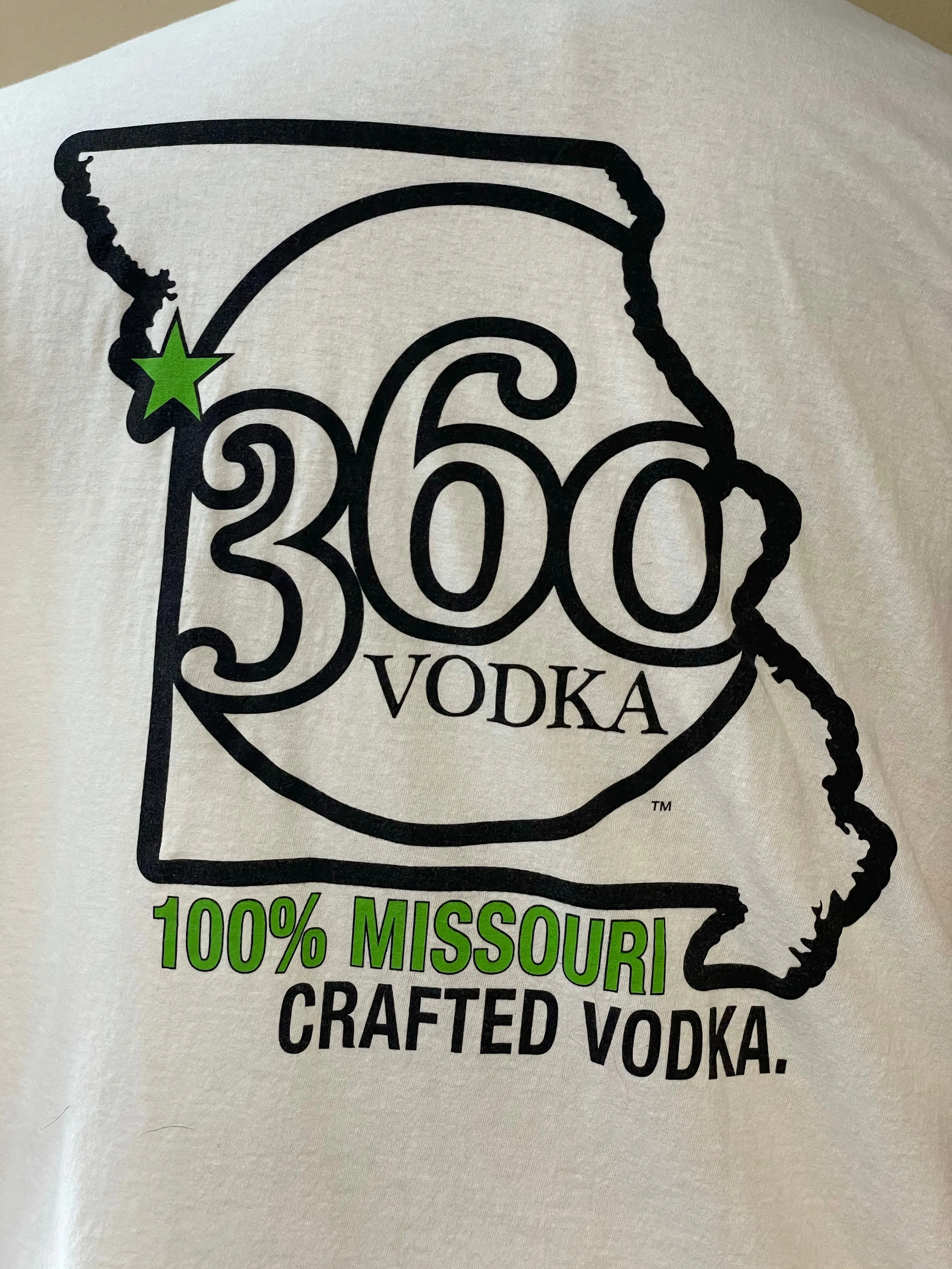 <€€* Mens XLarge LET ME SHOW YOU 360 VODKA Missouri Crafted White Short Sleeve TShirt